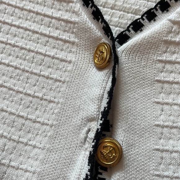 🌻 Black Trim Chanel Style Cropped Button Down Top - Picture 2 of 6